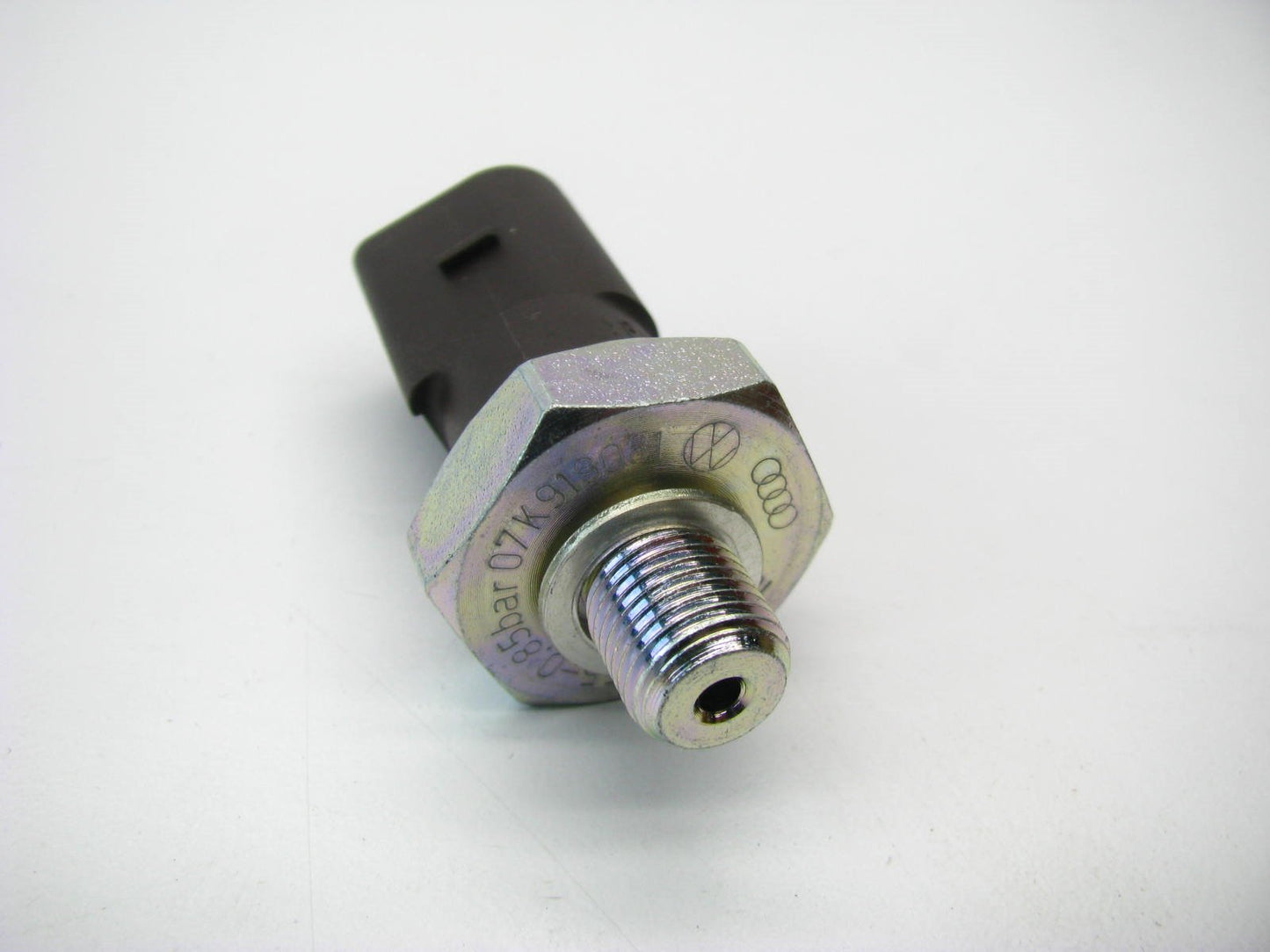 New OEM Engine Oil Pressure Switch Sender For 2012-13 Audi TT Quattro 2.5L Turbo