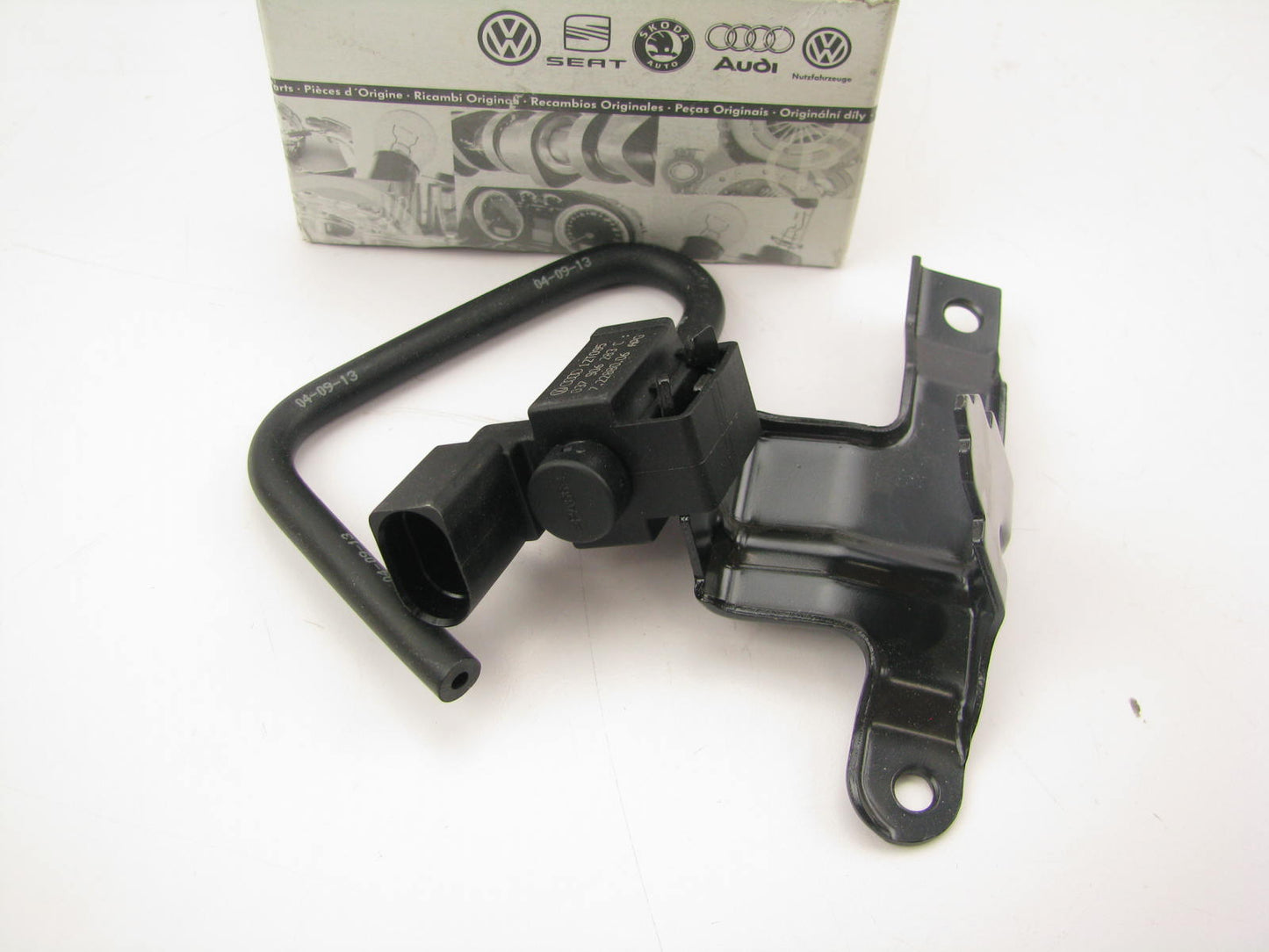 NEW - OEM VW Audi 07L131425D Air Injection Solenoid Bracket 2010-15 R8 5.2L V10