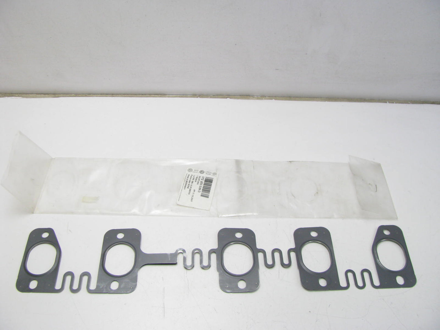 NEW GENUINE OEM Vw Audi 07Z253039D Exhaust Manifold Gasket 04-09 Touareg DIESEL