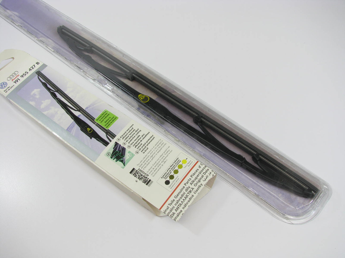 NEW GENUINE OEM Vw Audi 191955427B 18'' Windshield Wiper Blade