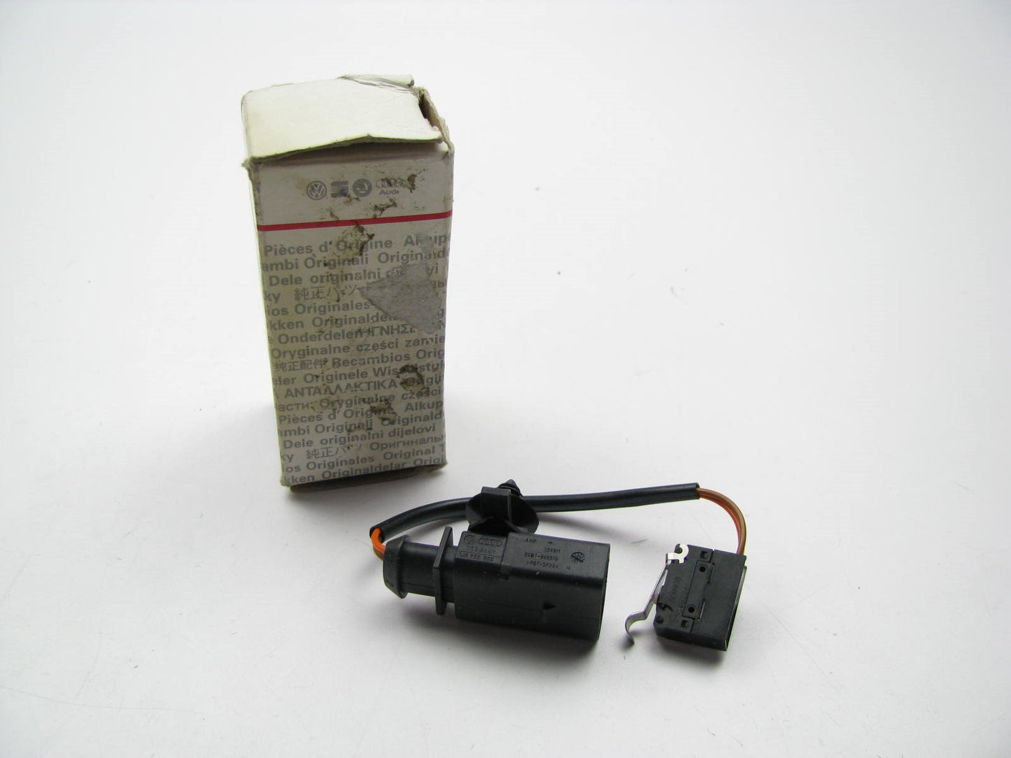 New Lift Tailgate Ajar Open Indicator Switch OEM For 02-05 VW Beetle 1C0962103A