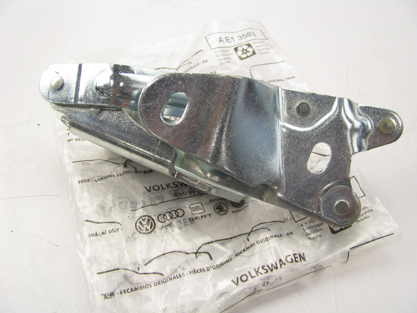 NEW GENUINE OEM Vw Audi 1E0-827-302 Trunk Lid Hinge 1999-2002 Volkswagen Cabrio
