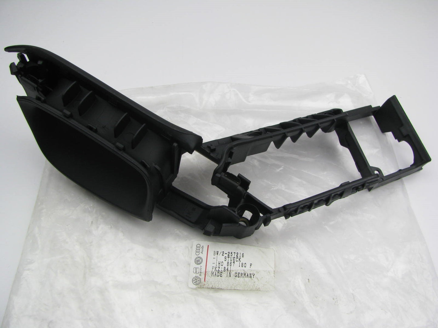 NEW - OEM GENUINE Front Right Door Inside Pull Handle Black 1999-2002 VW Cabrio