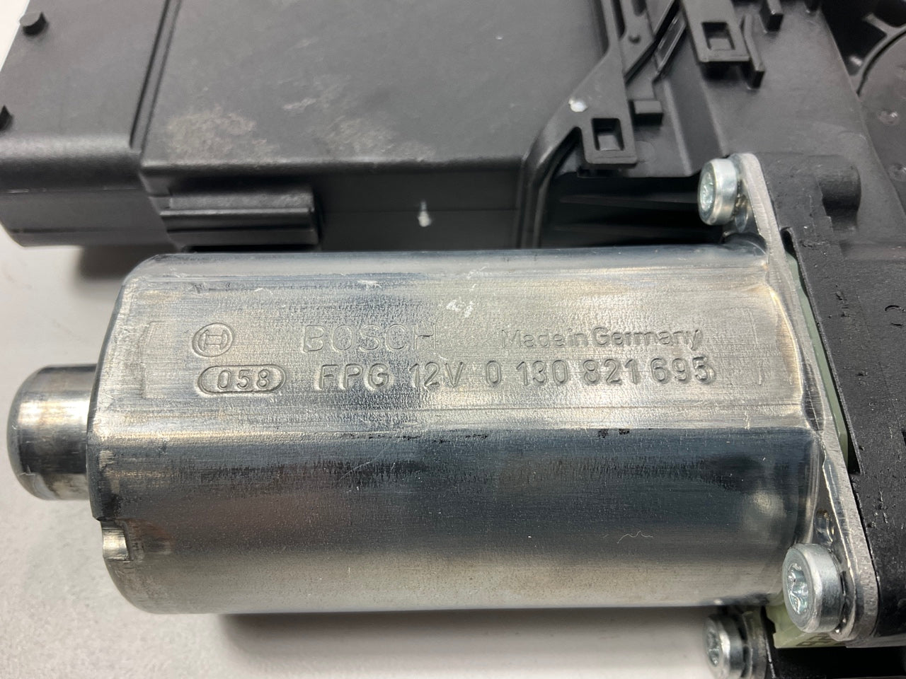 NEW GENUINE OEM VW 1J0959801H-06X FRONT Left Power Window Motor - 1999-01 Passat
