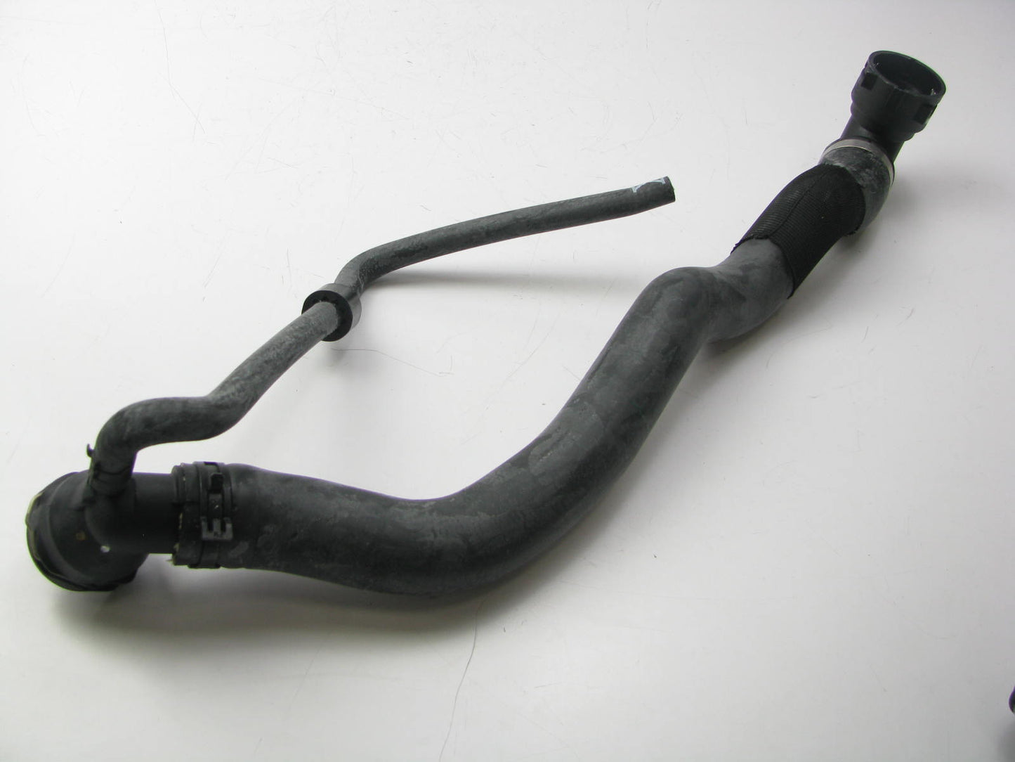 2008-2013 VW Jetta, 08-14 GTI, 12-13 Beetle 2.0L UPPER Radiator Coolant Hose OEM