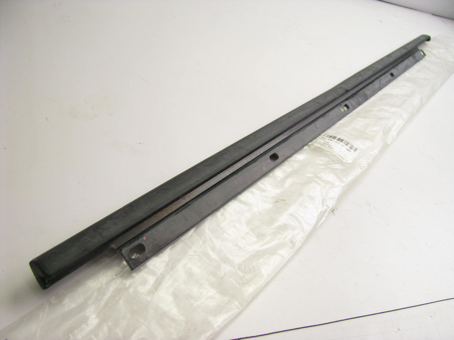 NEW GENUINE Rear Left Door Window Belt Weatherstrip Seal OEM 2005-10 VW Jetta