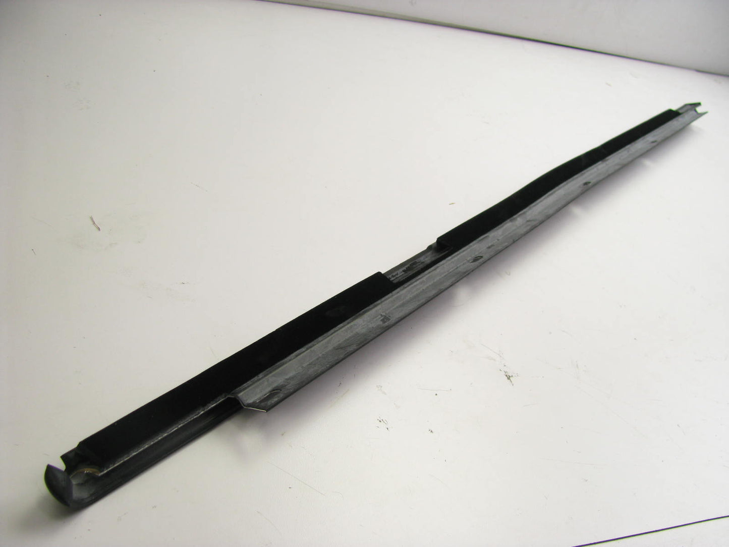 NEW GENUINE Rear Left Door Window Belt Weatherstrip Seal OEM 2005-10 VW Jetta