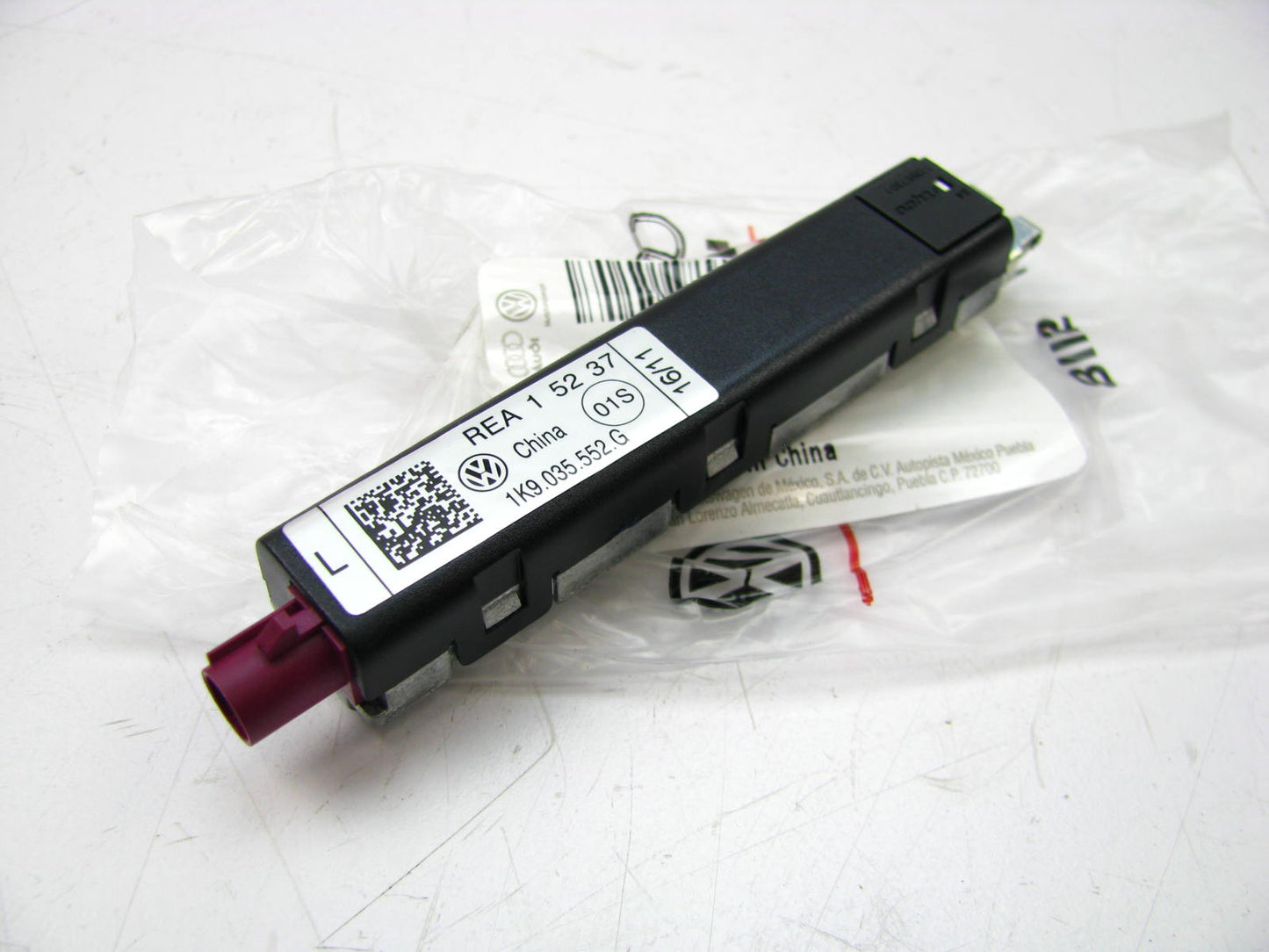 NEW GENUINE OEM VW Audi Left Radio Antenna Booster Amplifier 2010-2011 Jetta