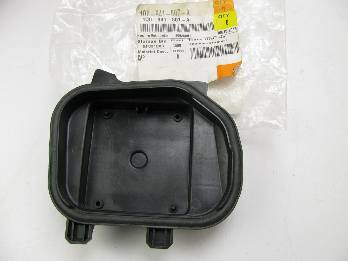 NEW GENUINE Headlight Bulb Cover Cap, Right Passengers Side OEM For 07-11 VW Eos
