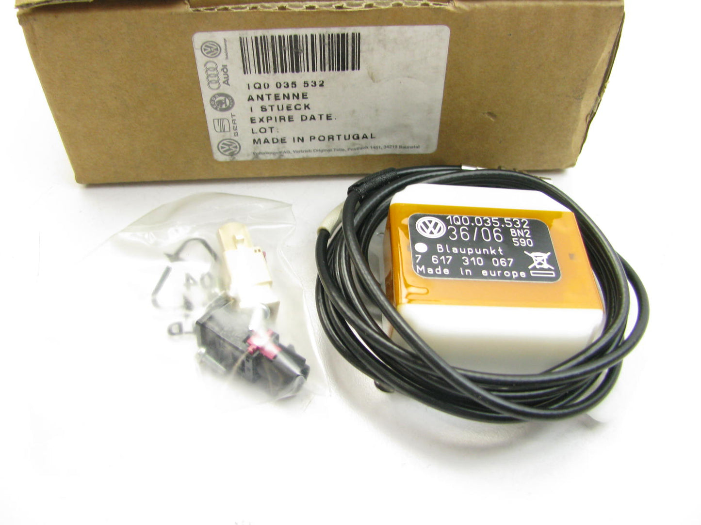 NEW - OEM VW Audi 1Q0035532 Radio Booster Antenna 2007-2008 Volkswagen EOS