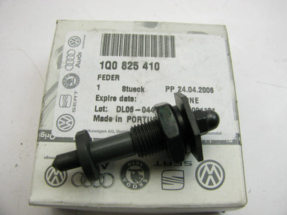 NEW Right Convertible Top Trunk Hinge Assembly OEM 2007-2016 VW Eos 1Q0825410