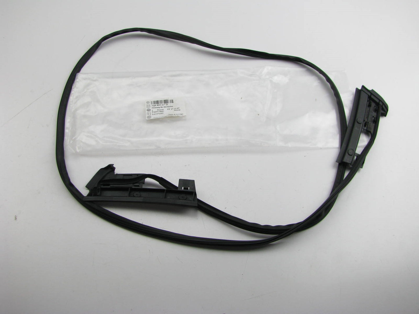 New Genuine Trunk Weatherstrip Seal Moulding OEM For 08-14 VW Eos 1Q0825417D