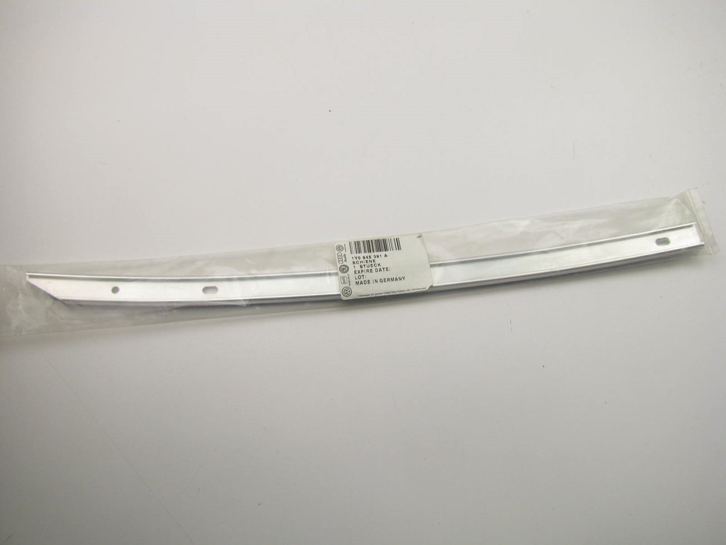 NEW OEM Vw 1Y0845391A  LEFT Windshield Molding Trim Retainer Panel 03-10 Beetle