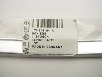 NEW OEM Vw 1Y0845391A  LEFT Windshield Molding Trim Retainer Panel 03-10 Beetle