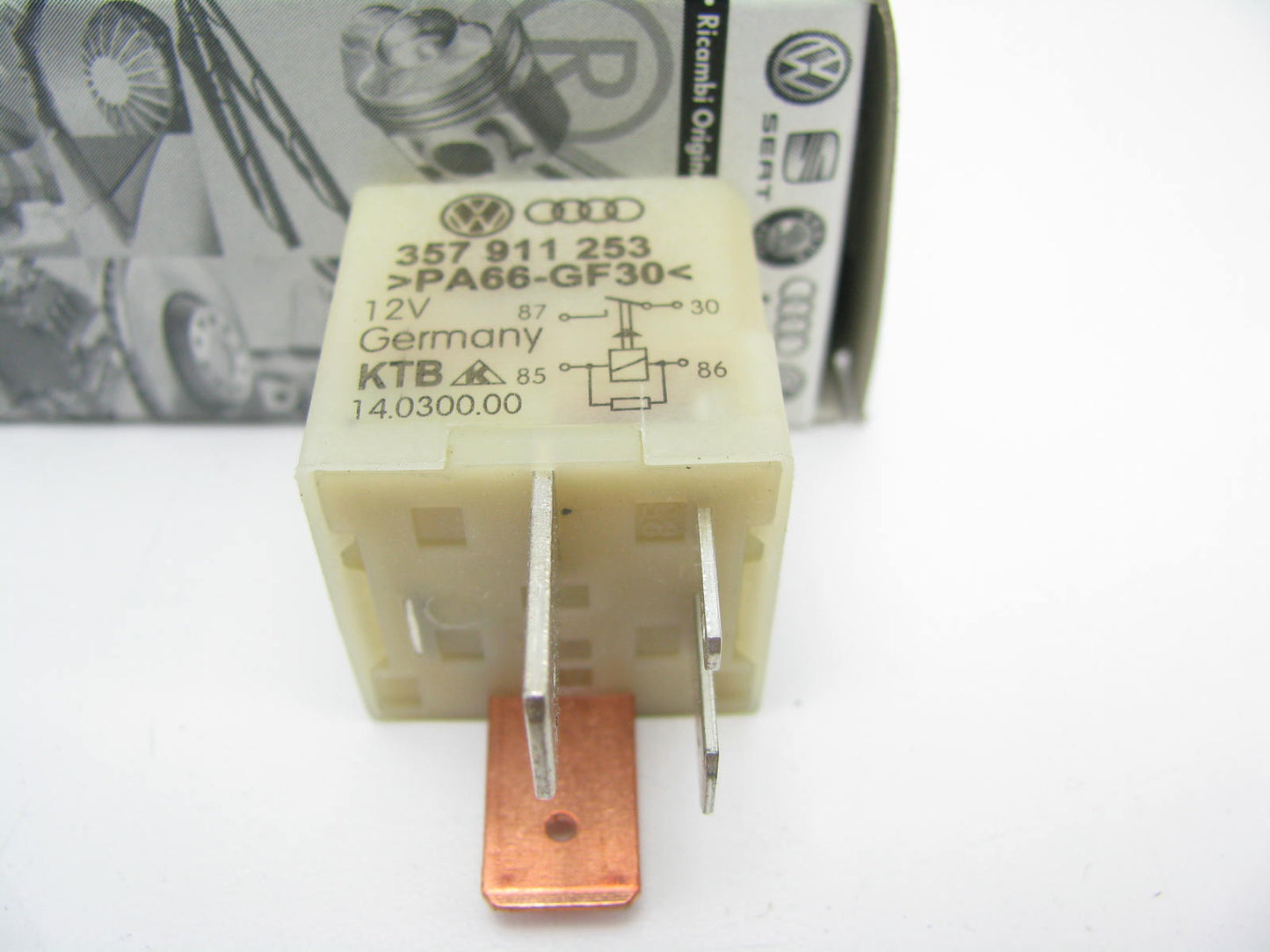 NEW GENUINE OEM Vw Audi 357911253 Glow Plug Relay