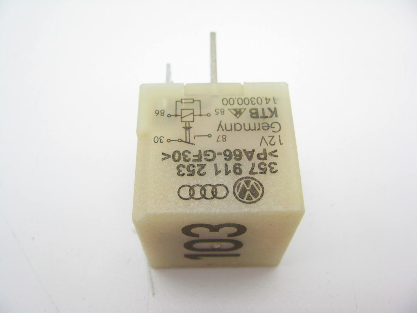 NEW GENUINE OEM Vw Audi 357911253 Glow Plug Relay