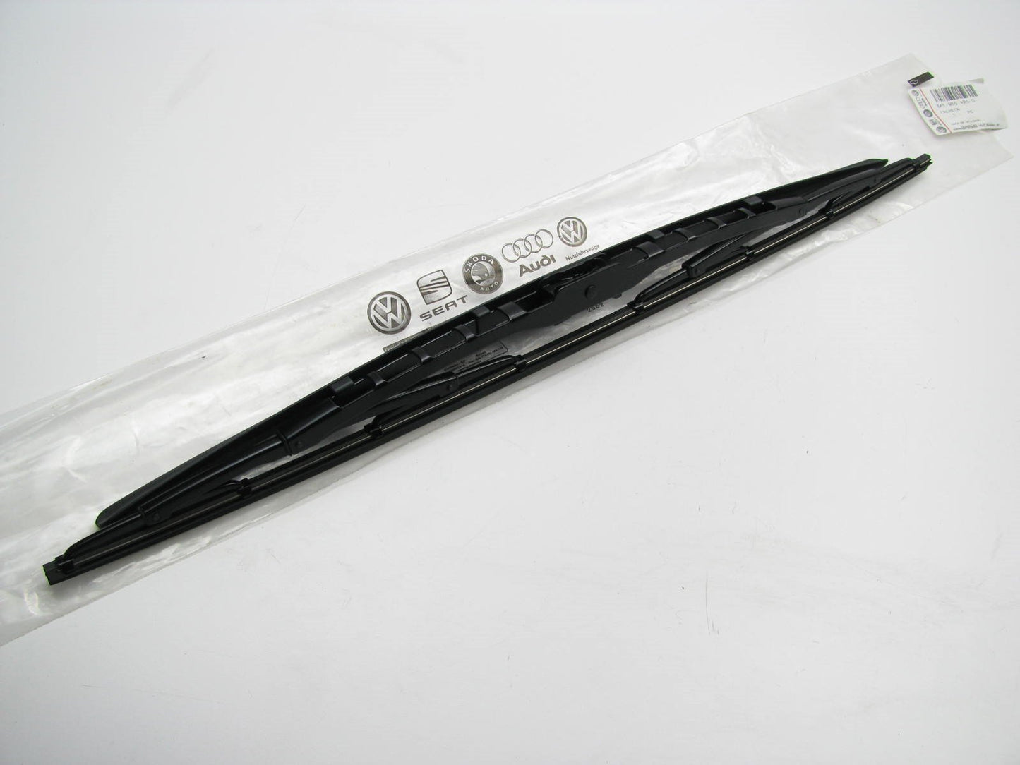 NEW GENUINE Drivers Left Side Windshield Wiper Blade OEM VW 3A1955425D