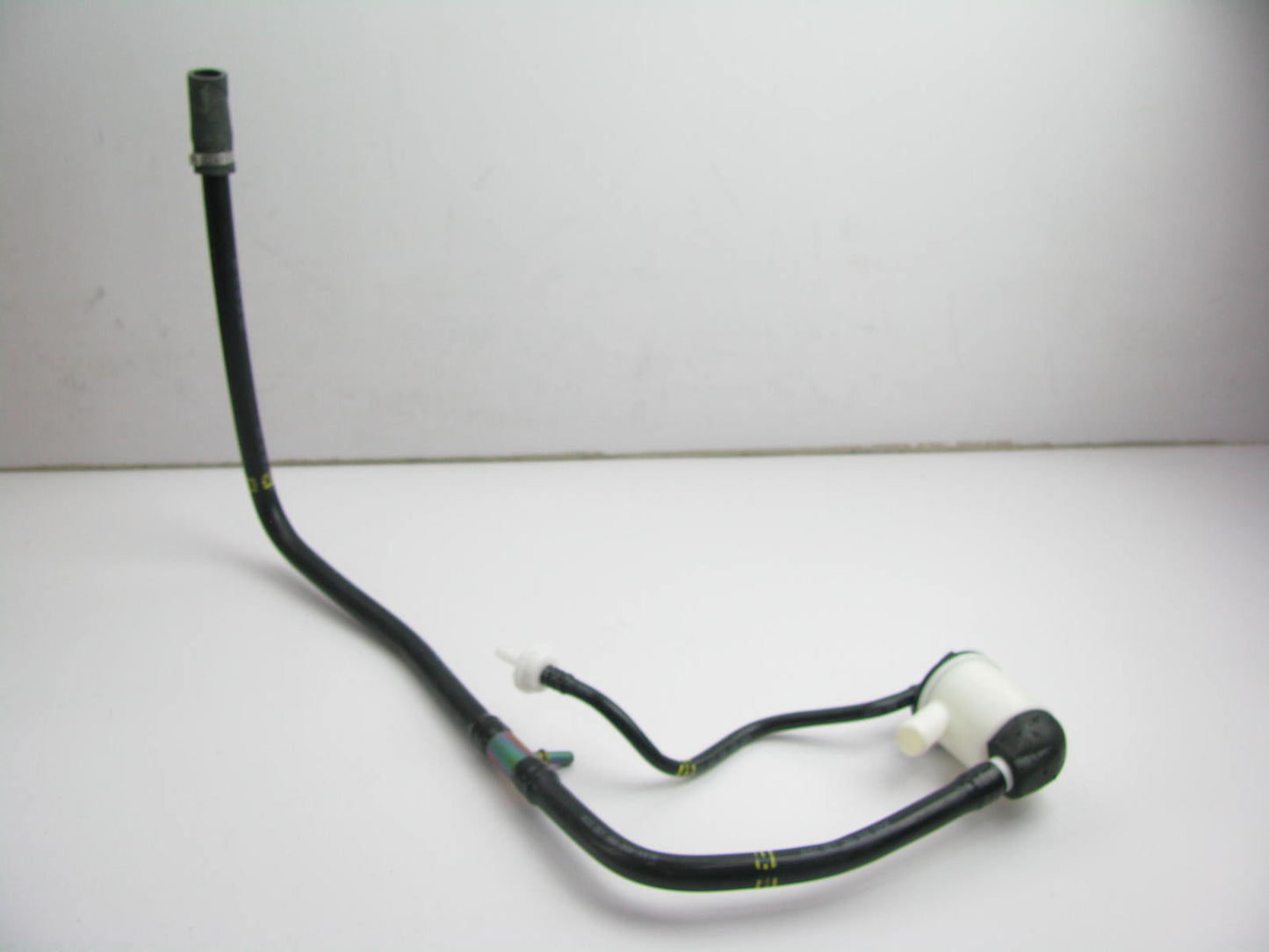 NEW - OEM VW Audi 3B0201183E Breather Line & Float Valve 2003-2005 Passat