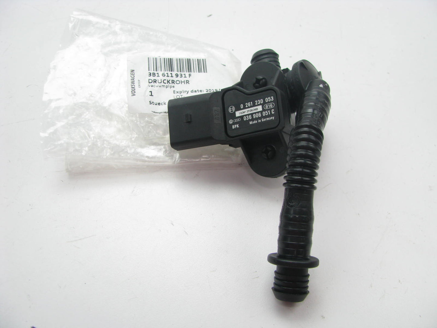 New Genuine OEM Water Box Vacuum Pipe W/ Sensor For 2001-05 Volkswagen Passat