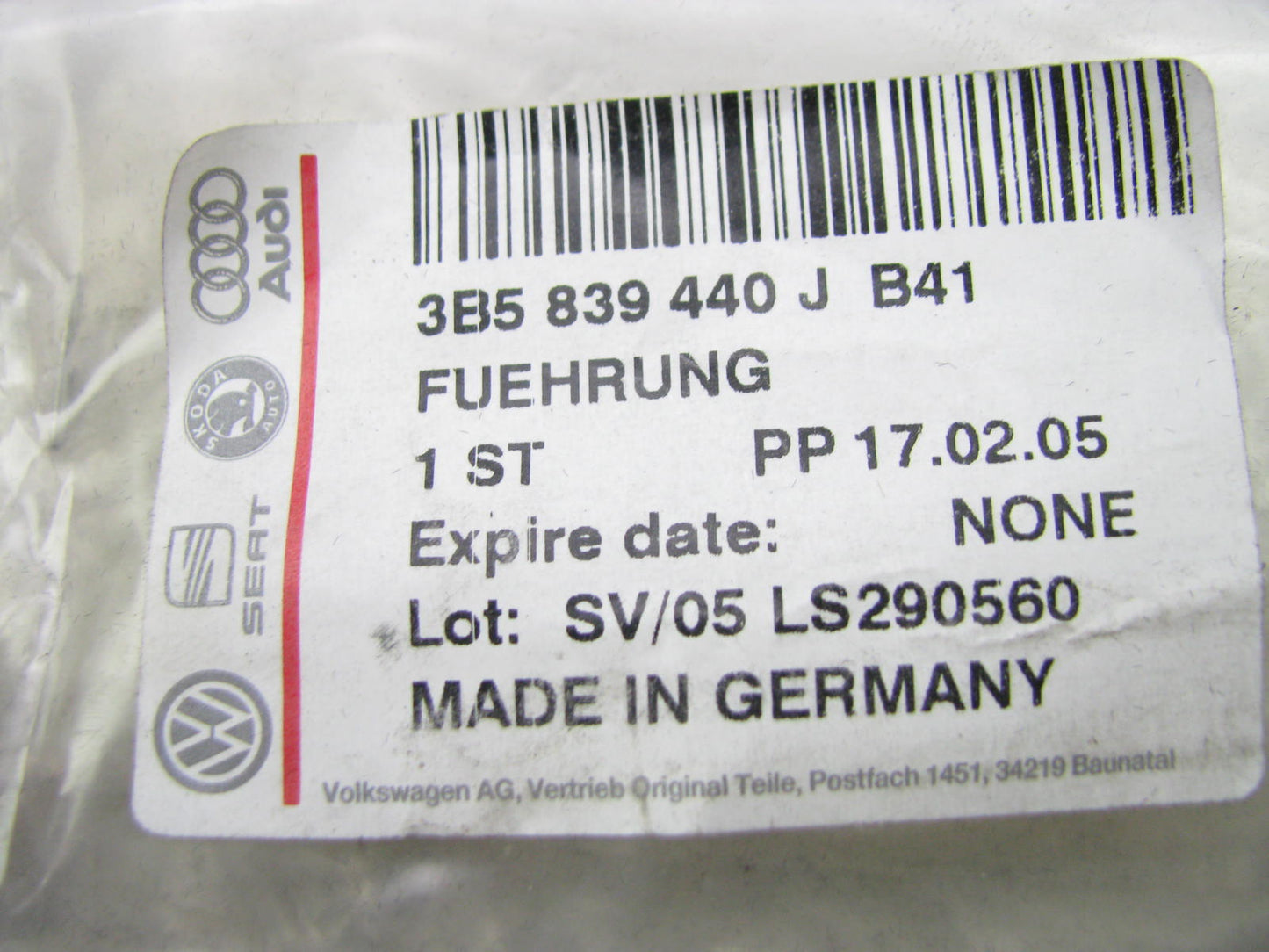 NEW - OEM 3B5839440JB41 Rear Right Glass Run Channel Rubber Seal 98-05 VW Passat