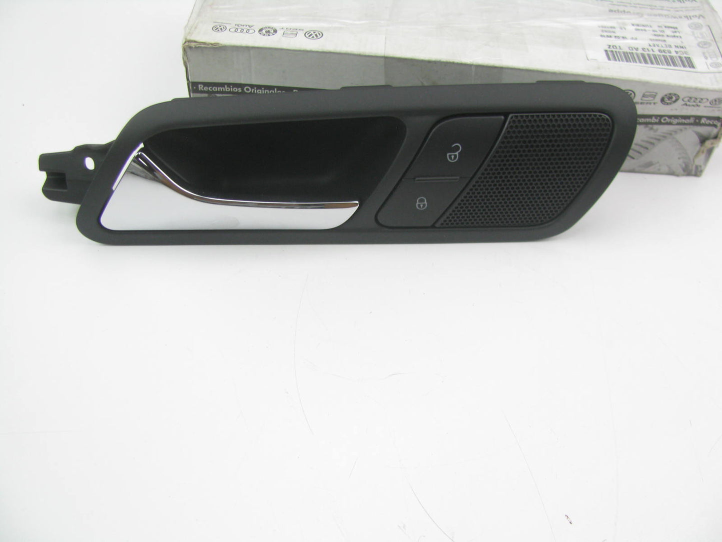 NEW - OEM VW Audi 3C4839113ADTDZ Rear Left Interior Door Handle 2008-10 Passat