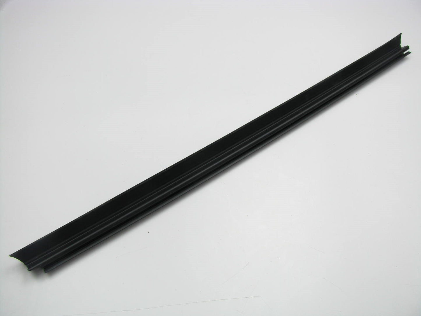 NEW Rear Right Passengers Side Door Belt Weatherstrip Seal 07-10 VW Passat WAGON