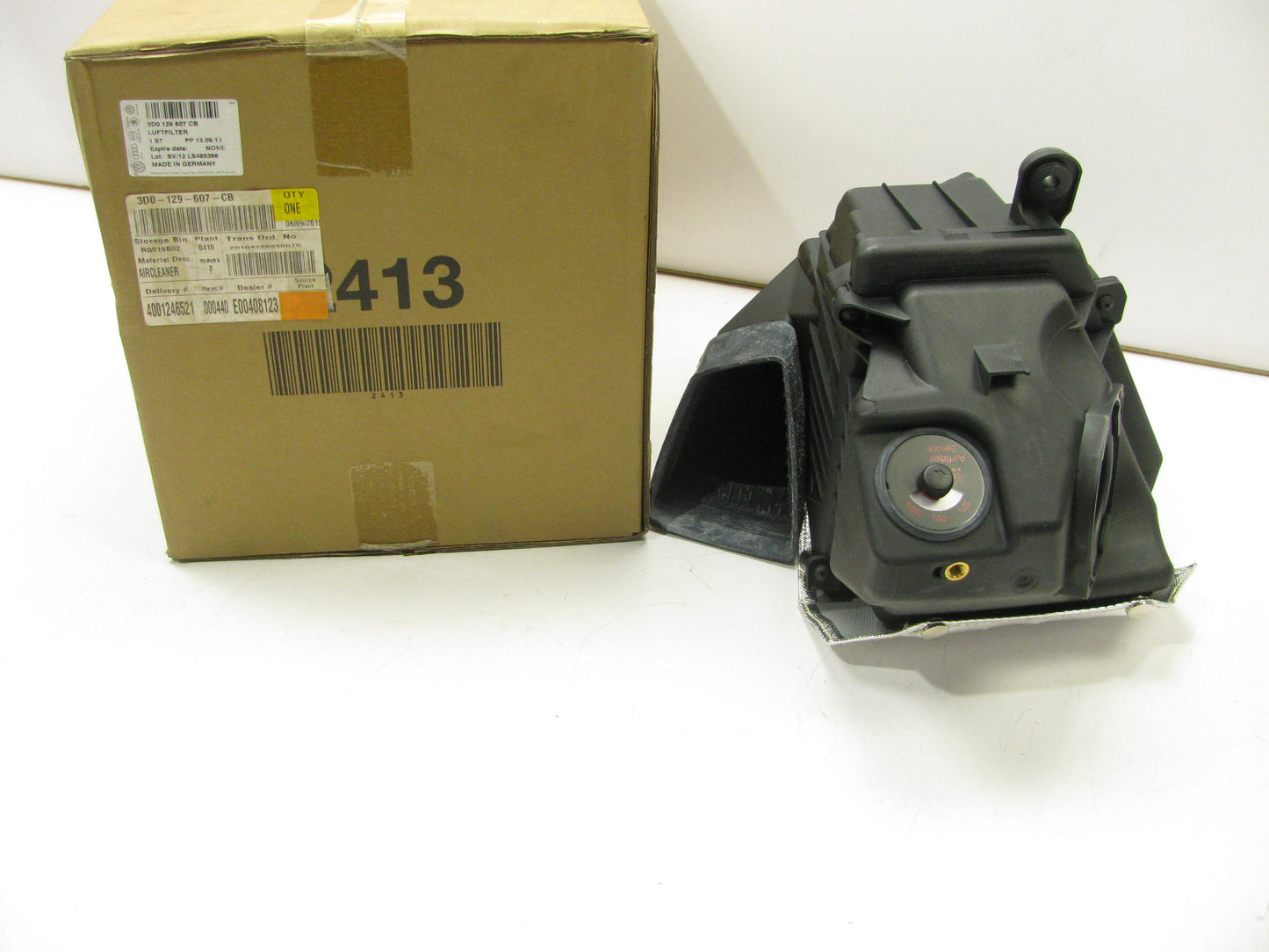 NEW - OEM VW Audi 3D0-129-607-CB Air Cleaner Engine Air Box Upper Housing