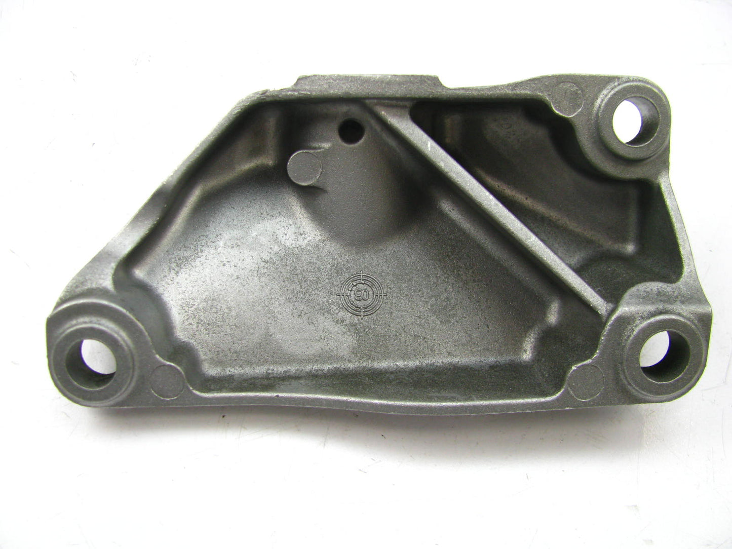 NEW - OEM GENUINE Left Transmission Mount Bracket 04-06 Volkswagen Phaeton 4.2L