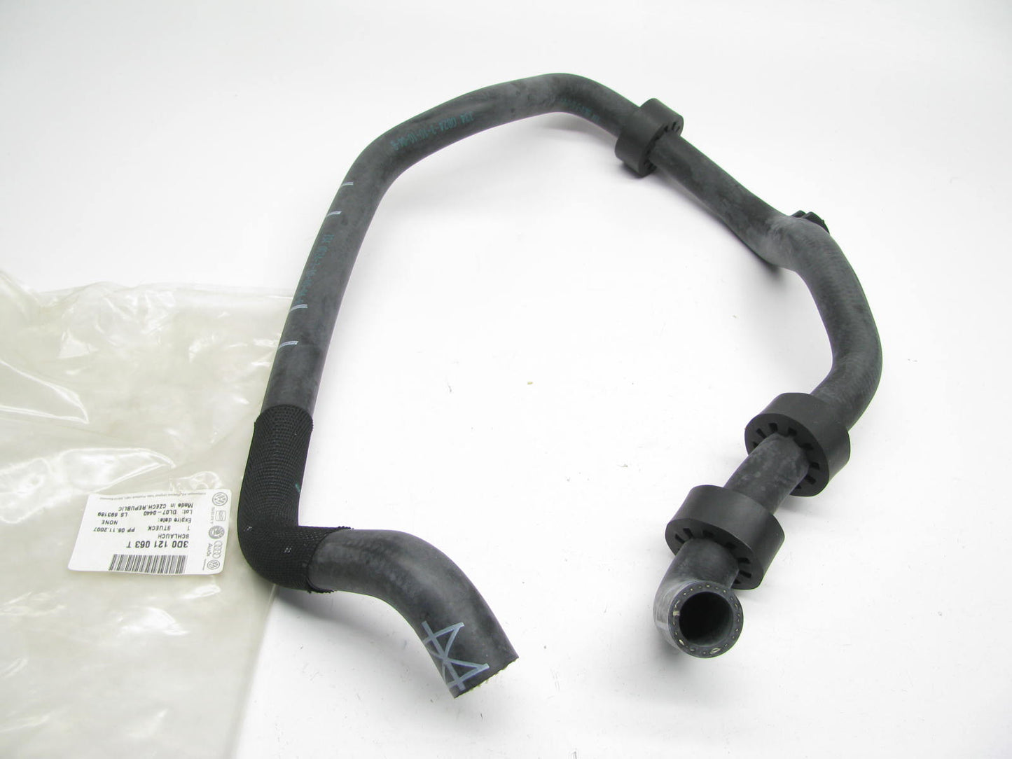 NEW GENUINE OEM Vw 3D0121063T Radiator Coolant Hose - 2005 Phaeton W12 V12