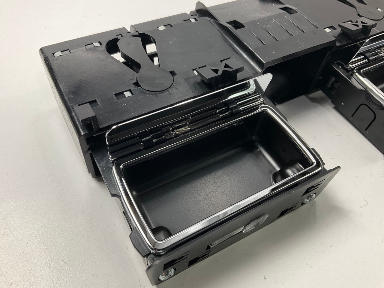 New  Dual Ashtray Ash Tray OEM For 2004-2006 Volkswagen Phaeton 3D0857558DB41