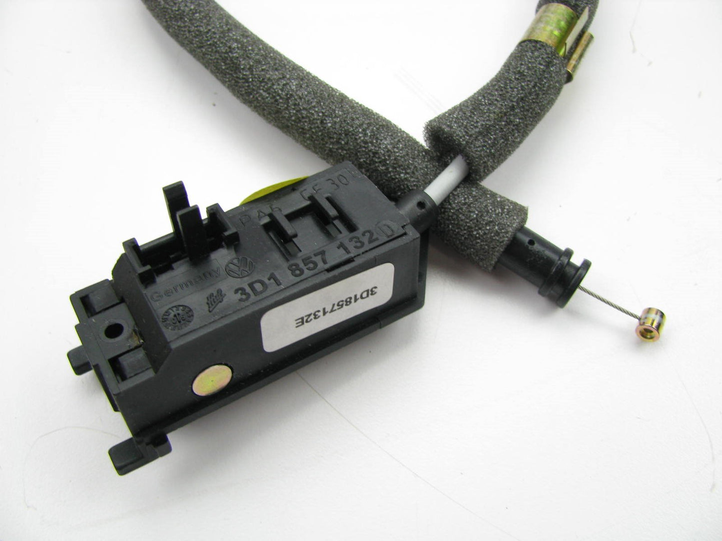 New Genuine Glove Box Latch Cable OEM For 04-06 Volkswagen Phaeton 3D1857132E
