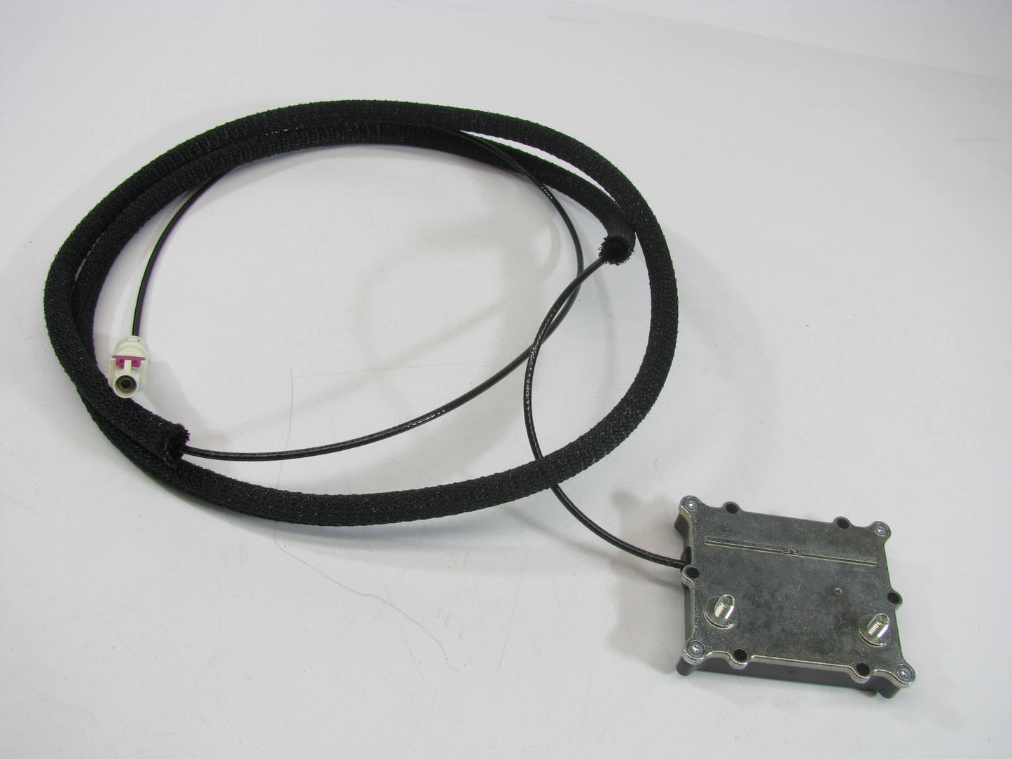 NEW - OEM VW Audi 420035503E Radio Antenna 2011-2012 R8