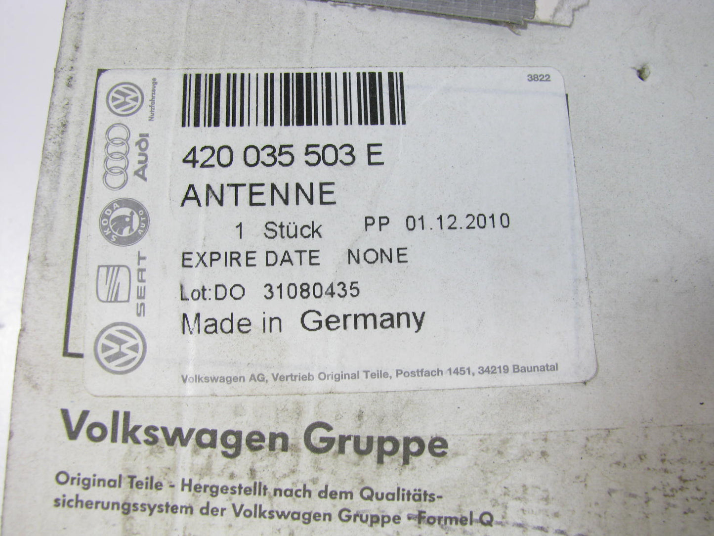 NEW - OEM VW Audi 420035503E Radio Antenna 2011-2012 R8