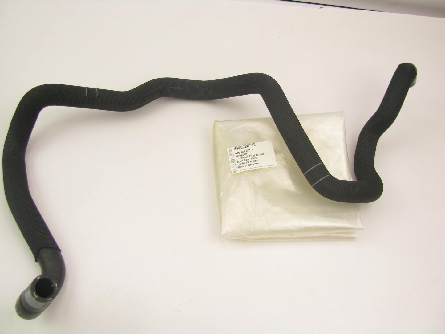 NEW - OEM VW Audi 420121051A Engine Oil Cooler Pipe 2008-2015 R8 4.2L-V8