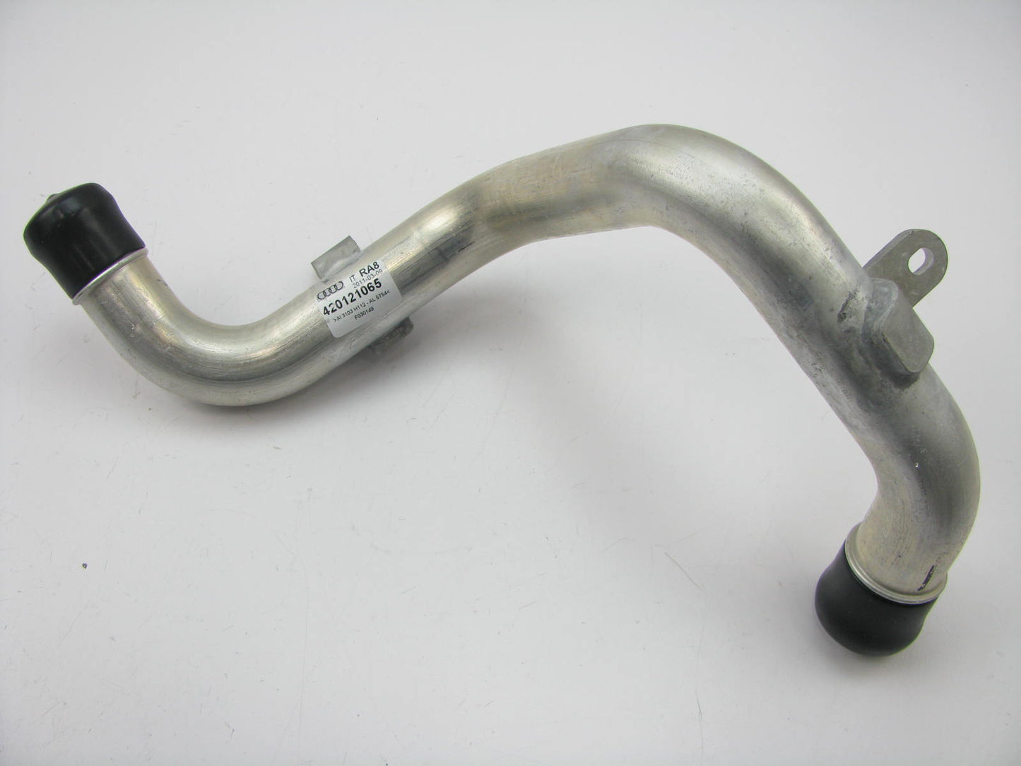 New Genuine 420121065 Right Cooling Connecting Tube Hose OEM For Audi 08-15 R8