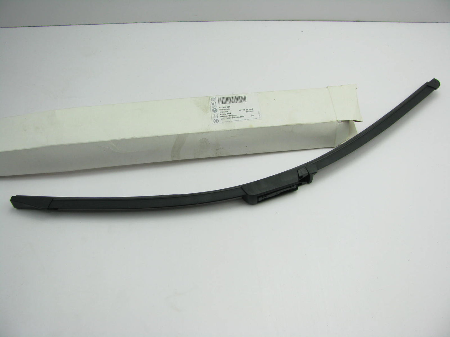 NEW - OEM VW Audi 423955426 Front Right Windshield Wiper Blade 2008-2015 R8