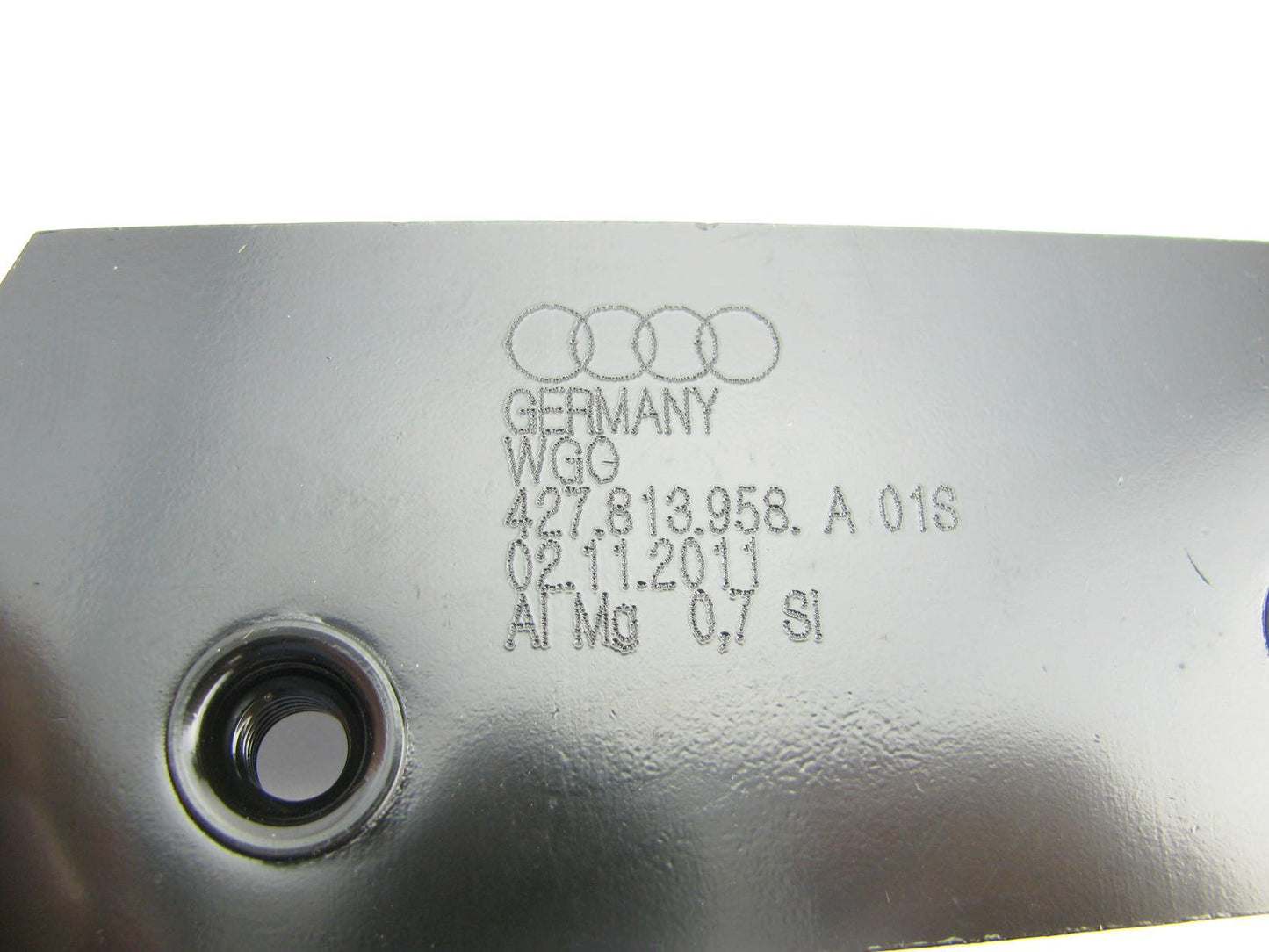 New Genuine Engine Lid Hood Hinge Reinforcement Bracket OEM For 2011-15 Audi R8
