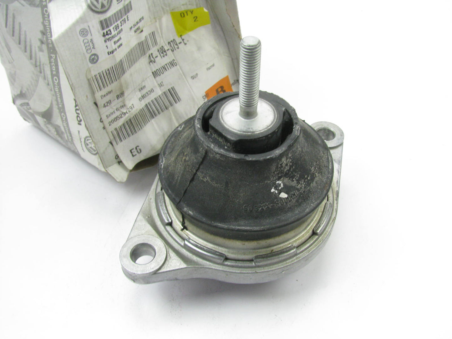 NEW - OEM VW Audi 443199379E Front Right Engine Motor Mount