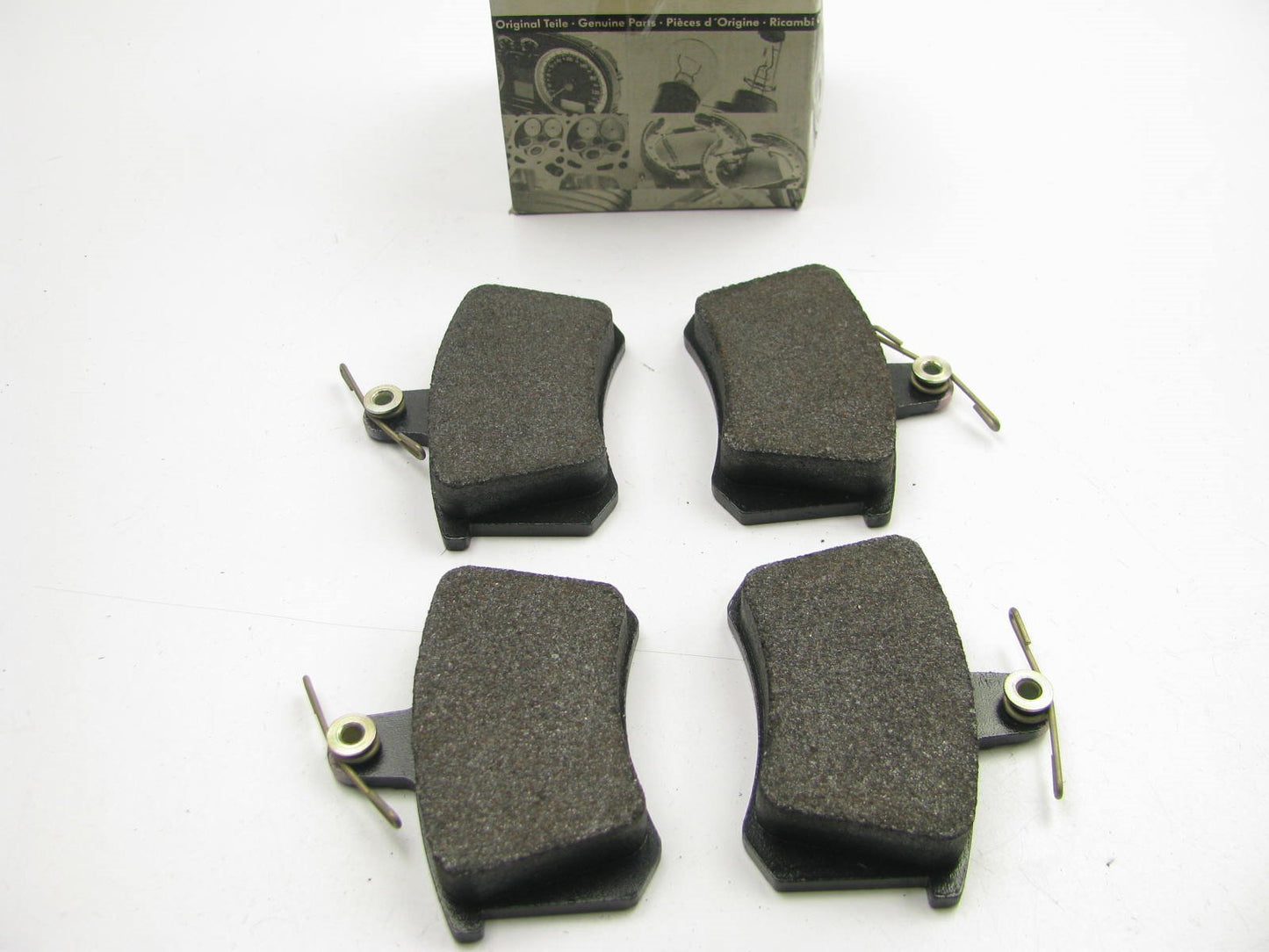 NEW GENUINE OEM Audi 443698451C REAR Brake Pads