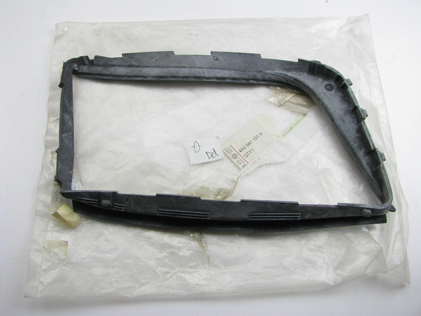 NEW - OEM Left Side Head Lamp Light Trim Rubber Gasket Seal 1995-97 Audi A6, S6
