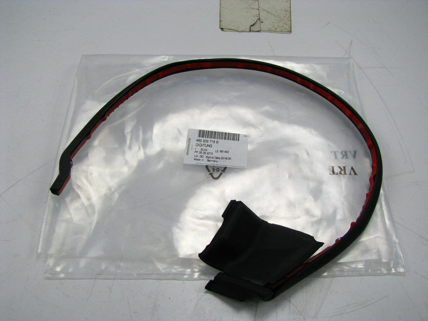 NEW GENUINE OEM Vw Audi 4B0839718B REAR RIGHT Door Weatherstrip Seal