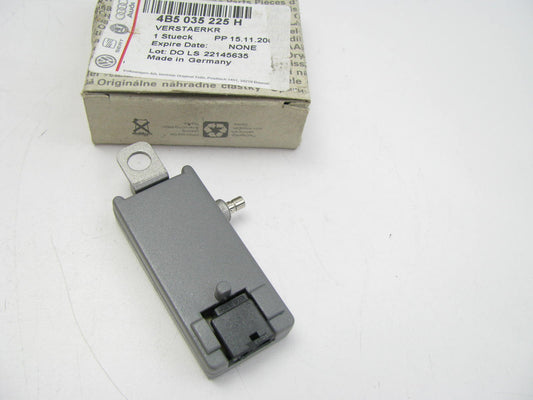 NEW GENUINE OEM Vw Audi 4B5035225H Radio / Stereo Antenna Booster