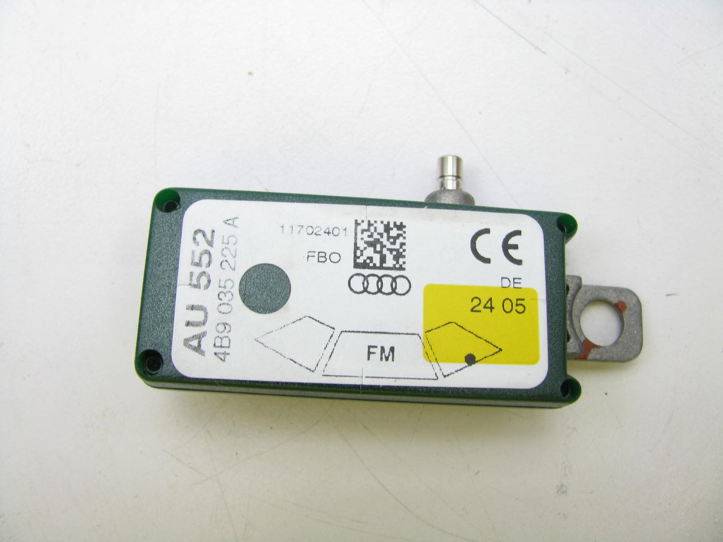 NEW GENUINE Radio Stereo Antenna Amplifier Booster OEM VW Audi 4B9035225A