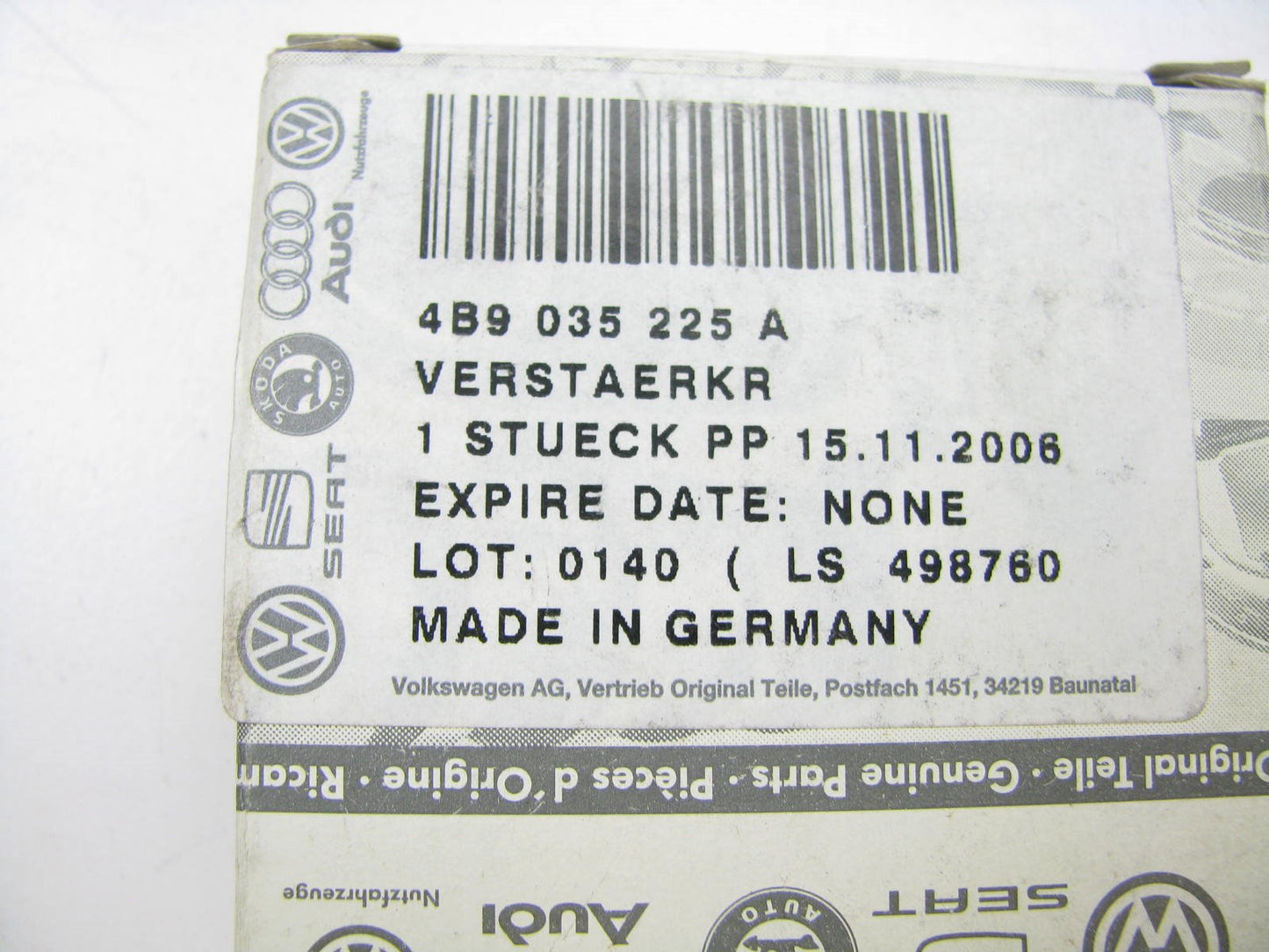 NEW GENUINE Radio Stereo Antenna Amplifier Booster OEM VW Audi 4B9035225A