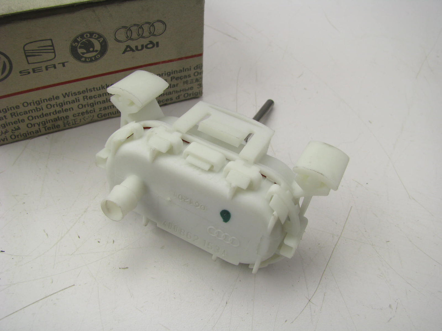 NEW GENUINE OEM Vw Audi 4D0862153A Fuel Door Lock Actuator