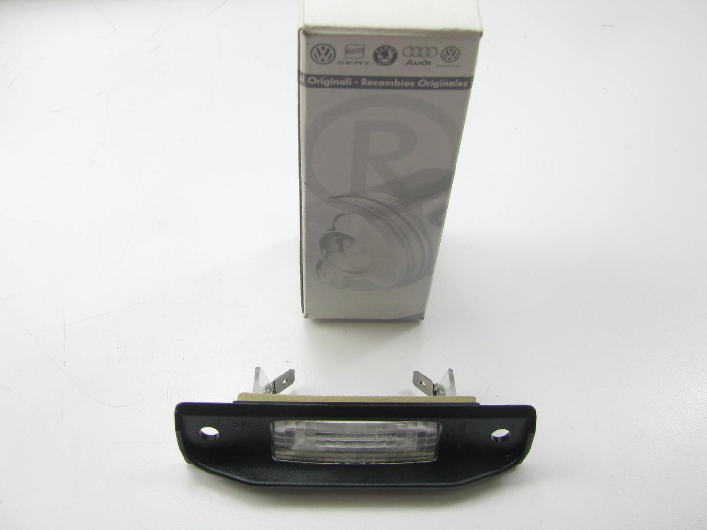 NEW - OEM VW Audi 4D0943021 Rear License Plate Light Lamp 1997-99 A8 2001-02 S8