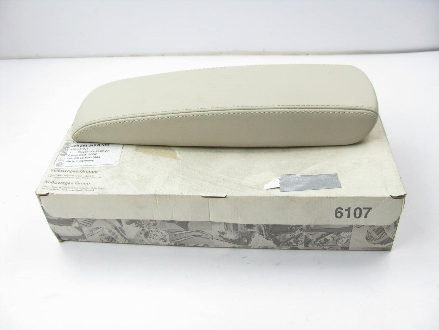 NEW GENUINE Console Armrest Cover Linen Beige OEM For 2008-2010 Audi A8 Quattro