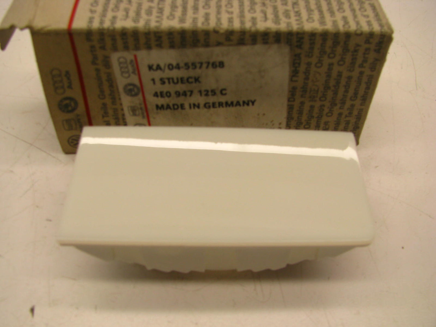 NEW GENUINE OEM Vw Audi 4E0947125C Rear Overhead Dome Map Light Lamp Lens