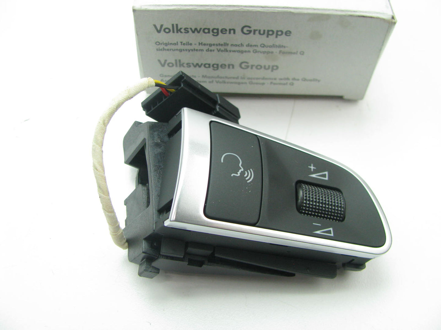 NEW - OEM VW Audi 4E0951527AJXHA Steering Volume Switch Assembly - Right
