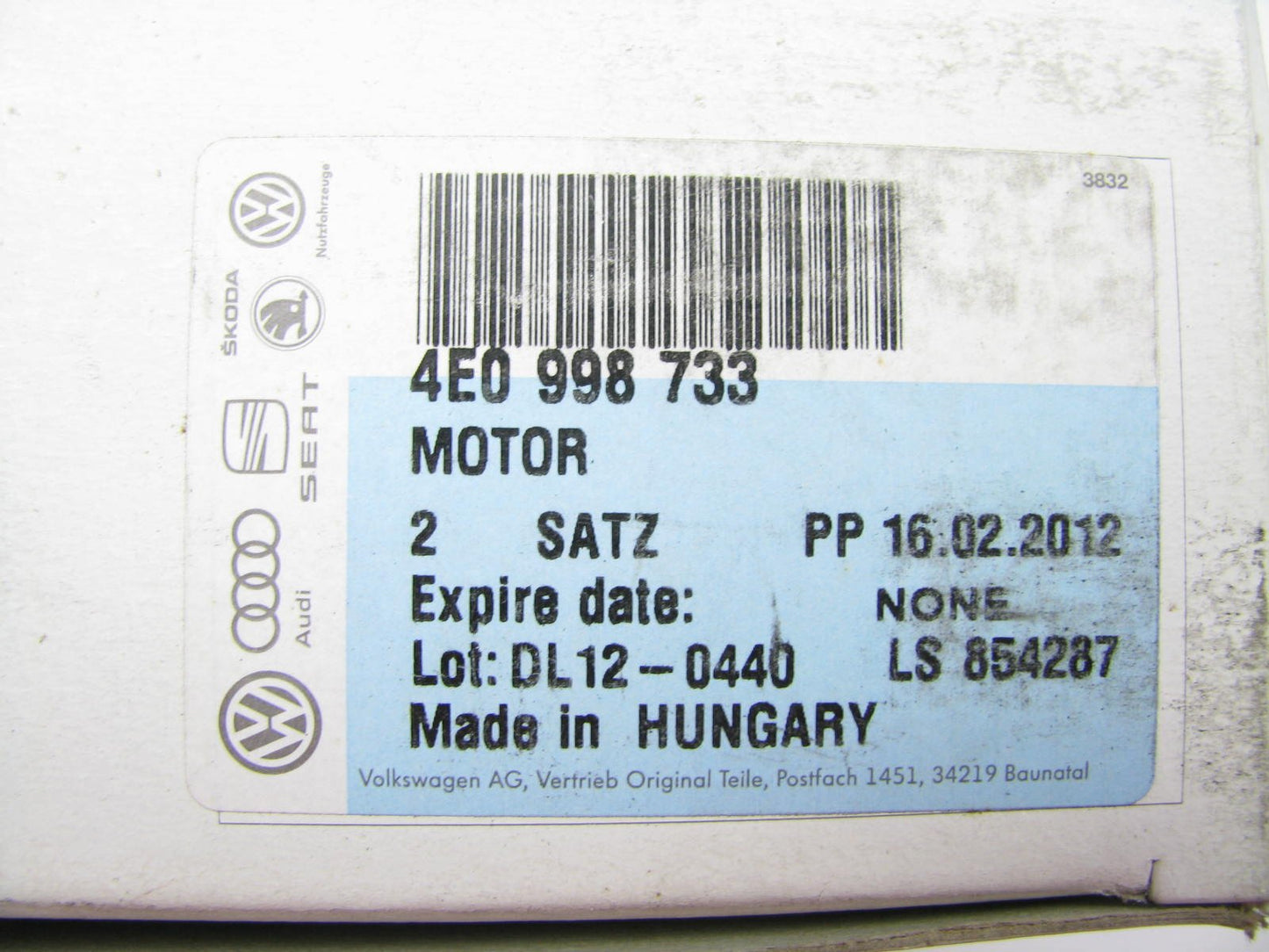 NEW GENUINE REAR Side Back Power Roller Blind Shade Motor OEM Audi 4E0998733